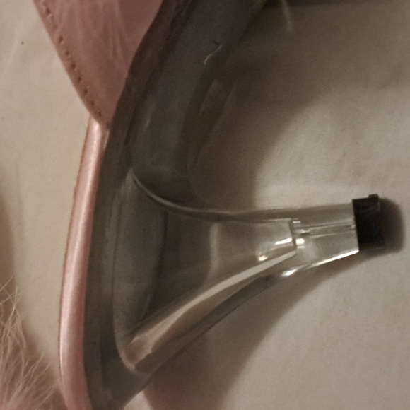 Fabulicious Size 7 Pink Heels - Picture 5 of 9